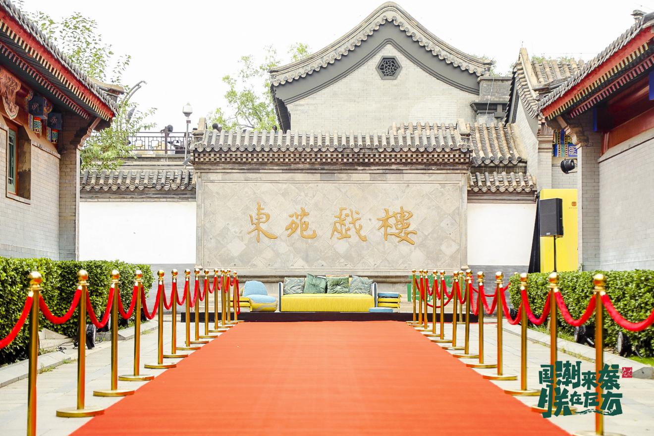 "千里江山"绣墩"锦鲤"沙发 左右跨界开启国货新风潮