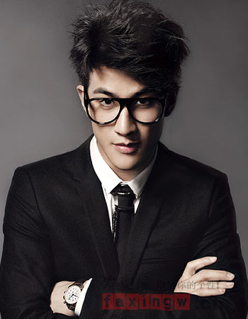 李治廷时尚短发造型,演绎完美帅气型男,你觉的是不是很有型呢?