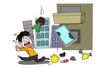 小伙被从天而降的冰块砸中,为何要22人赔偿损失?