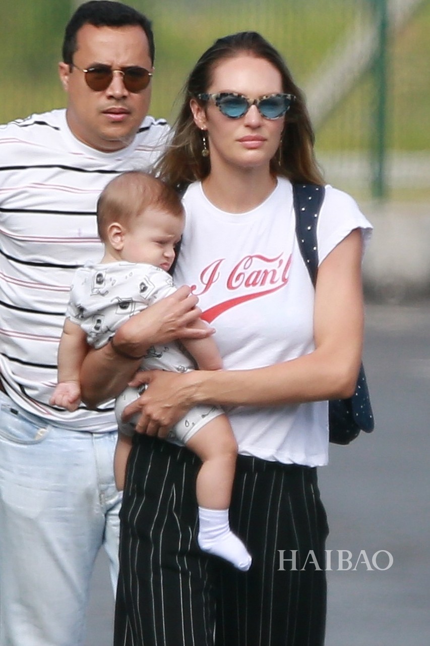 维密超模坎蒂丝·斯瓦内普尔 (candice swanepoel) 与家人现身巴西