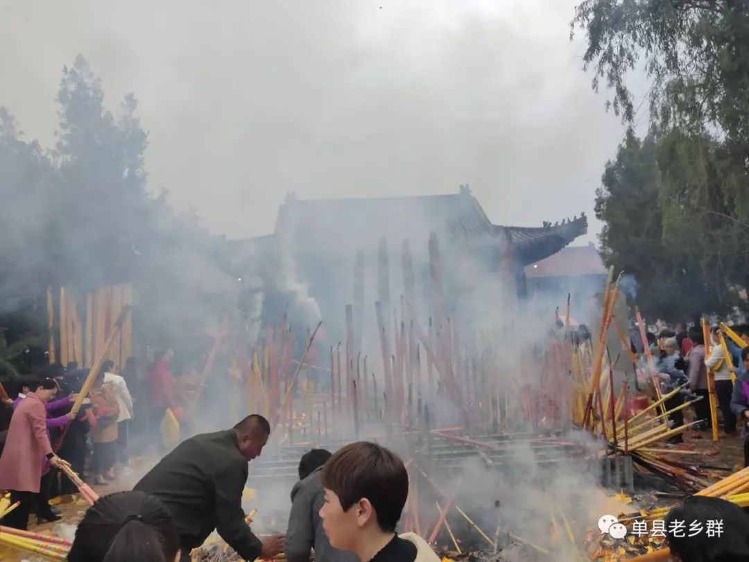 单县一年一度的三官庙庙会开始了!人山人海!