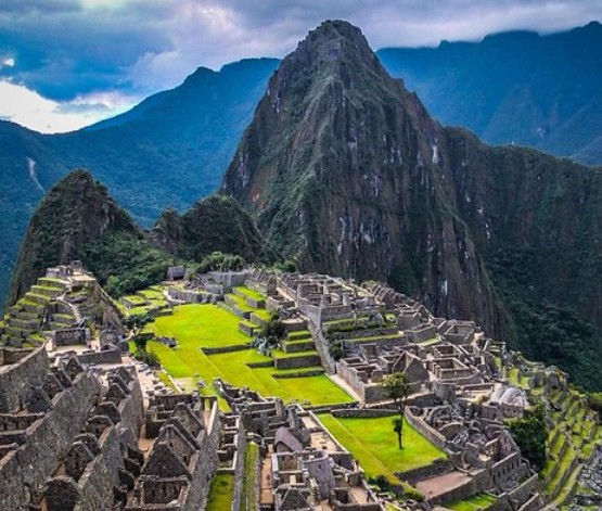 的的喀喀湖位于玻利维亚和秘鲁两国交界的科亚奥高原上,是南美洲地势