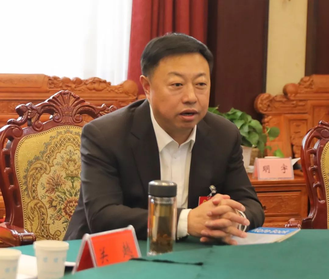 「两会热点」双桥区委书记杨海龙,区长杨玉甫参加区人大代表团审议