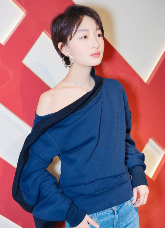 娱乐圈属猴的女星,除了热巴,周冬雨,她简直是"小猴子"再世!