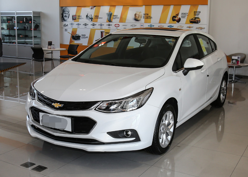 科鲁兹两厢,看起来也比较豪华,外形沉稳大气很时尚