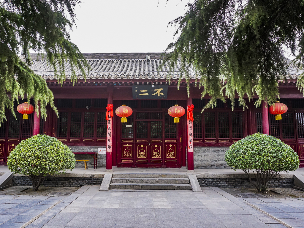 游佛教临济宗祖庭正定临济寺,成语"当头棒喝"就源于此处