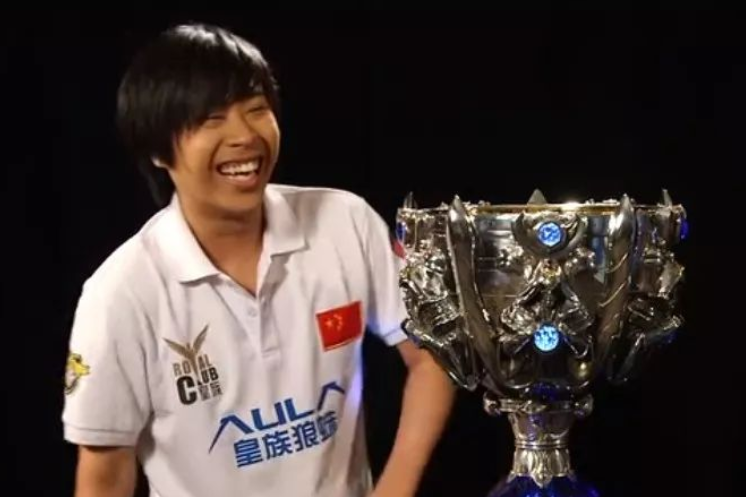 lol:前皇族选手white还能直播?学乔碧萝取巧,还有机会