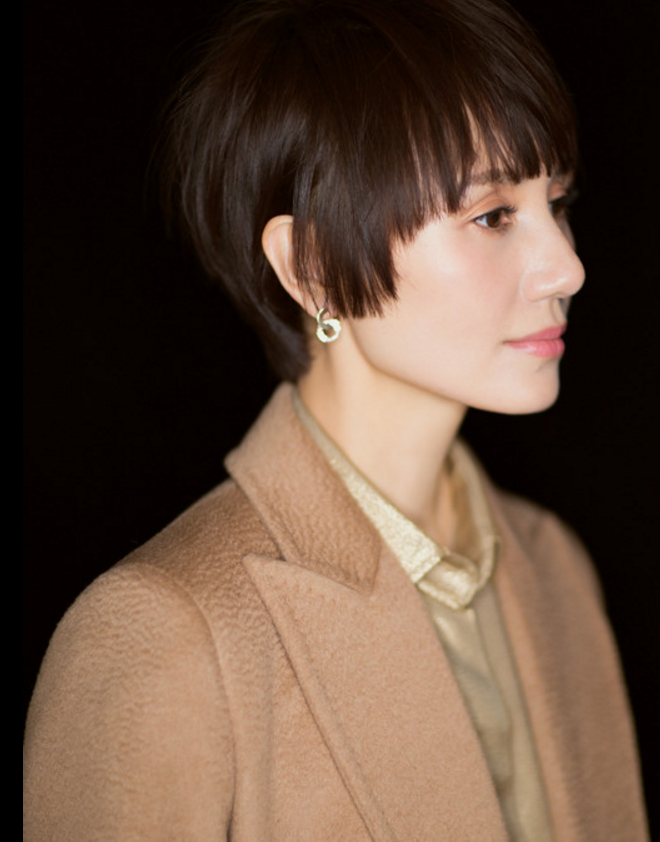 娱乐圈最完美的四大侧脸,热巴袁泉上榜,最后一位堪称倾世美颜!