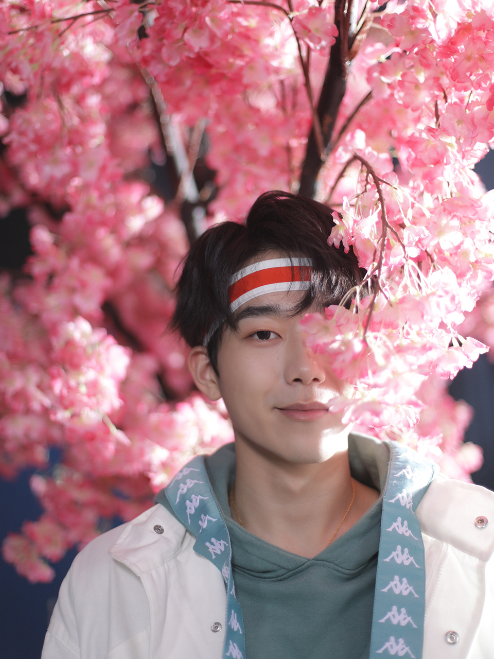 马思超的7张照片,拍照姿势很随意,简单纯朴不做作!