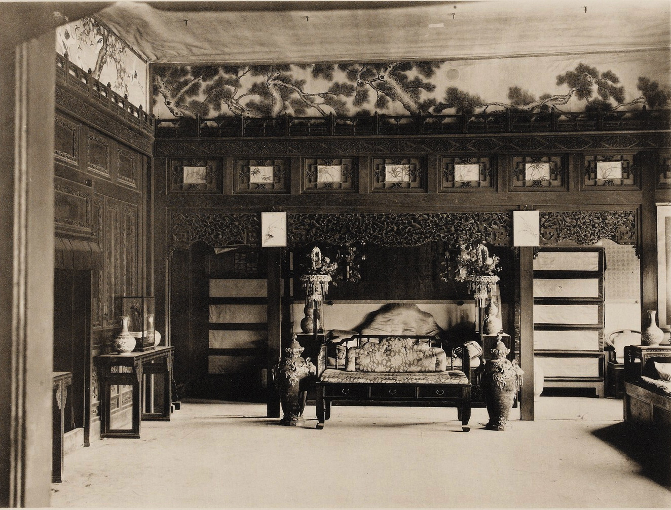 图为翊坤宫丨曾经呼风唤雨的地方,如今杂草丛生只剩一片荒芜