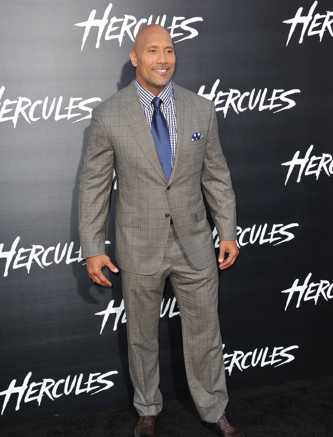 当好莱坞猛男穿上西服,铁血硬汉也变翩翩公子,十分有型!