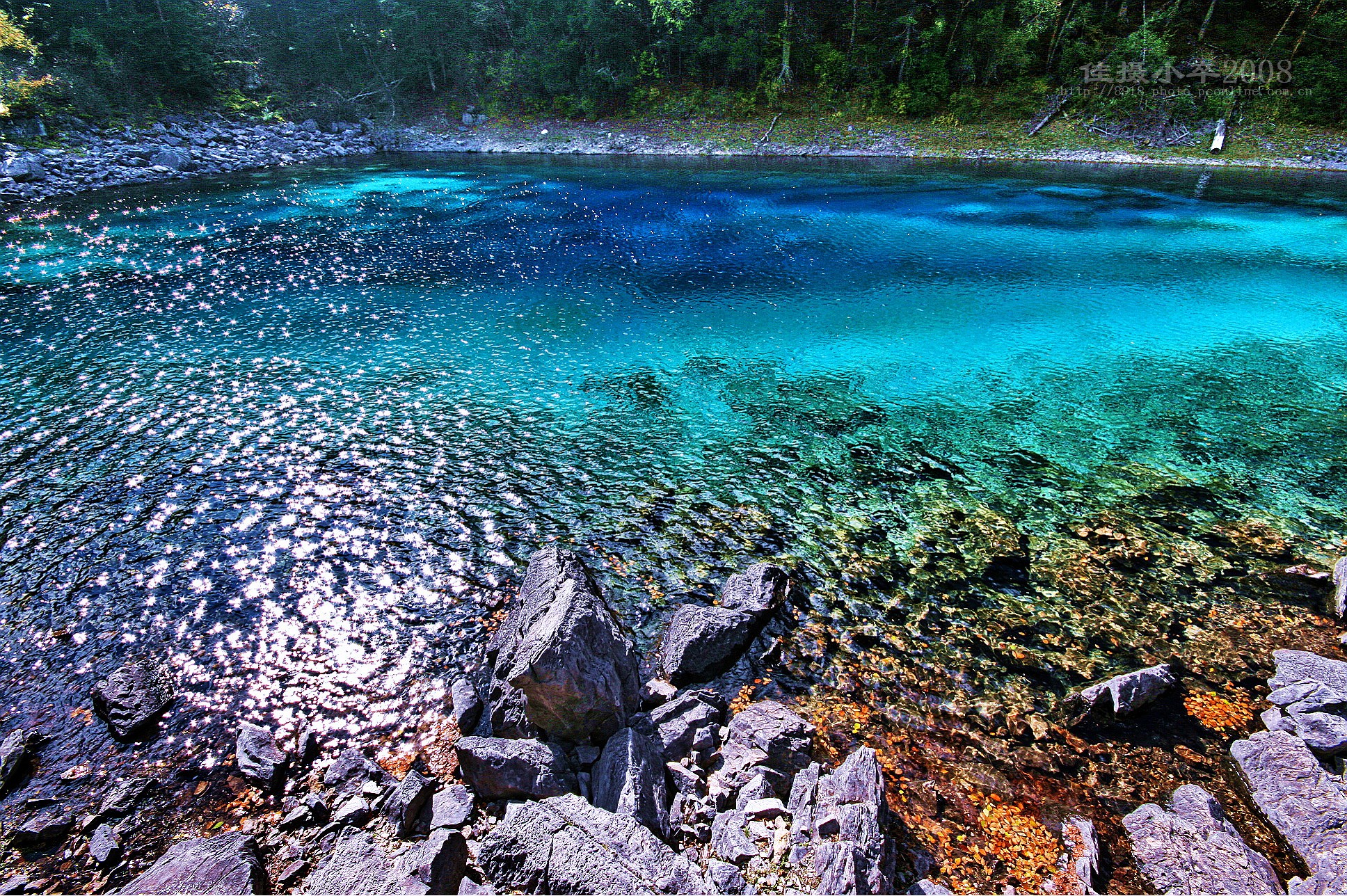 类似恶魔塔和巨人堤道这样的柱状玄武岩结构一直就是