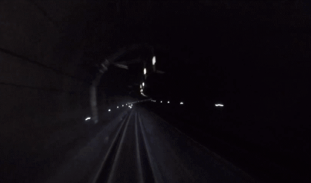 别眨眼!90秒穿越39个隧道的高寒高铁!