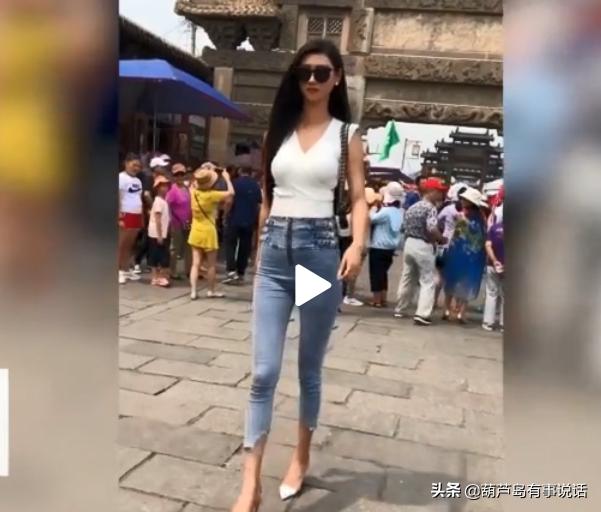 葫芦岛女孩身高近2米 腿长1米2买不到长裤