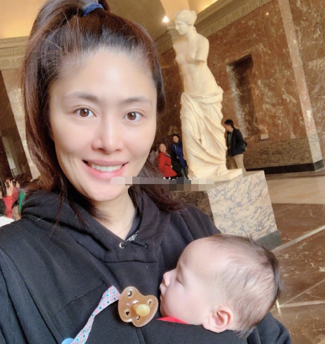 马蕴雯晒与混血女儿合照,调侃外籍老公不会拍照,孩子国籍成谜题