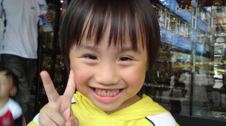 曾经爆红童星小小彬,如今不仅"长残"了,还被病痛困扰