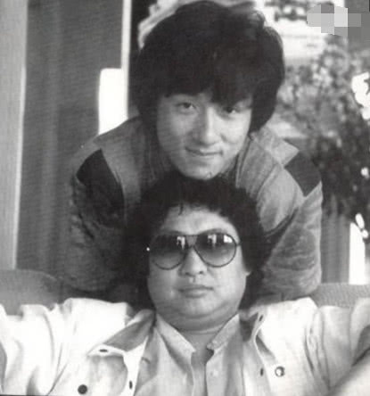 由洪金宝,成龙,元华,元奎,元武,元彪,元泰这七个人组成,当时这个戏