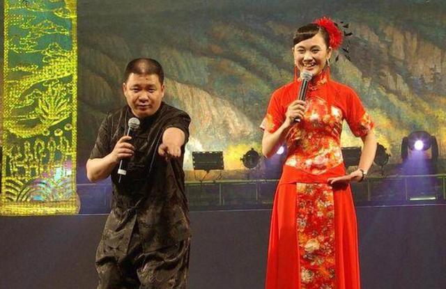 曾和赵本山齐名,都是二人转演员,上春晚走红,衰落后走穴为生