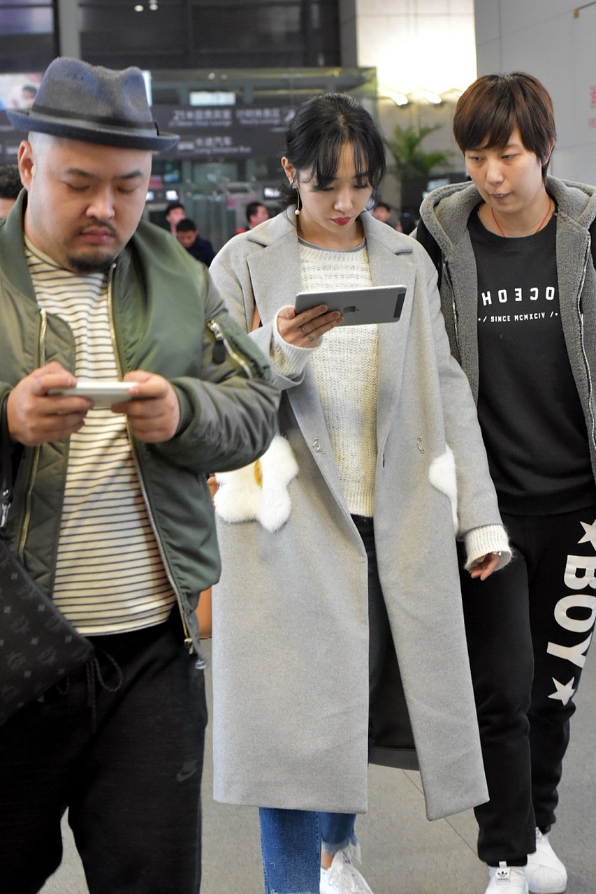 娱乐圈的风云变幻总是让人捉摸不透,最近辛芷蕾和翟天临被曝领证结婚