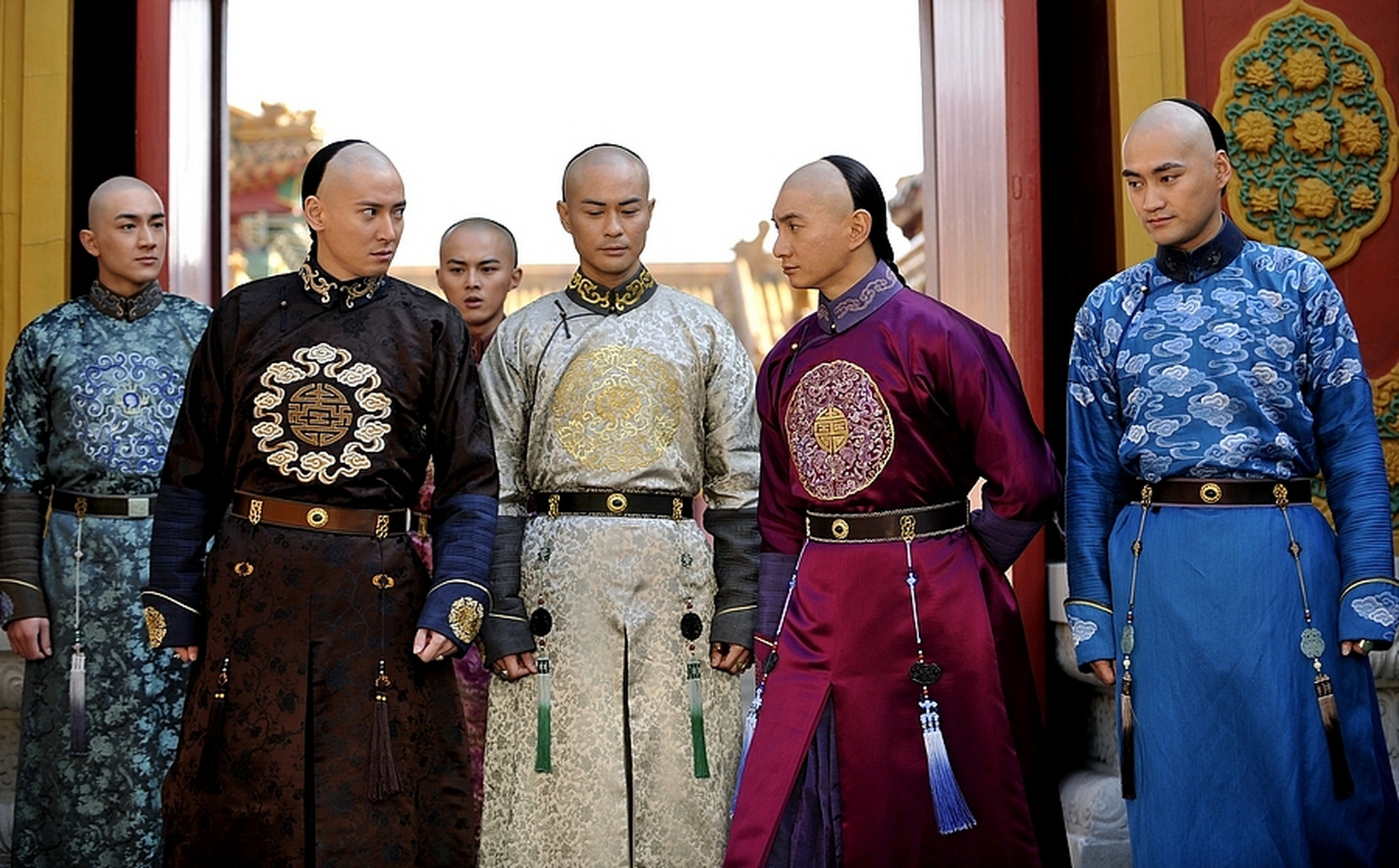 他经历过年少继位,三藩之乱,平定台湾等重大事件.