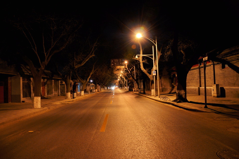 夜晚无人街头照片图片