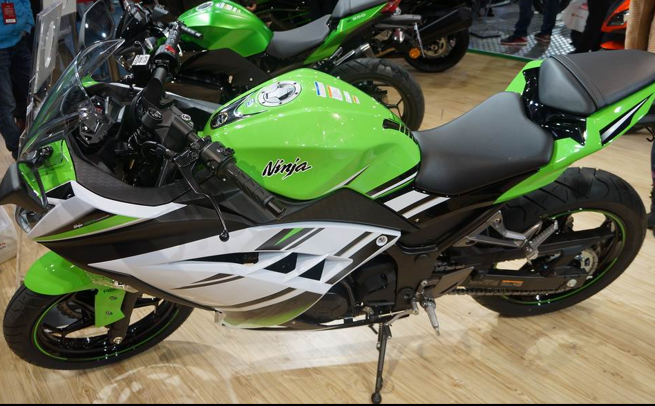 全新的川崎ninja 250 abs跑车,让性能同类车款的跑车无法超越!