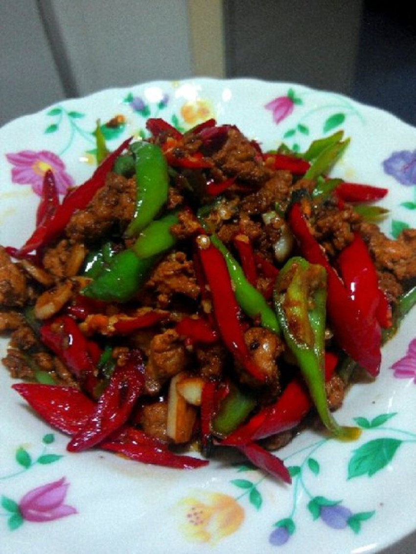 冬季就应该吃辣的,不辣不暖和,辣椒炒肉片,有必要了解一下