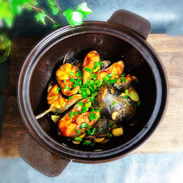 干锅鮰鱼,肉质鲜嫩,做法简单,宴客必备