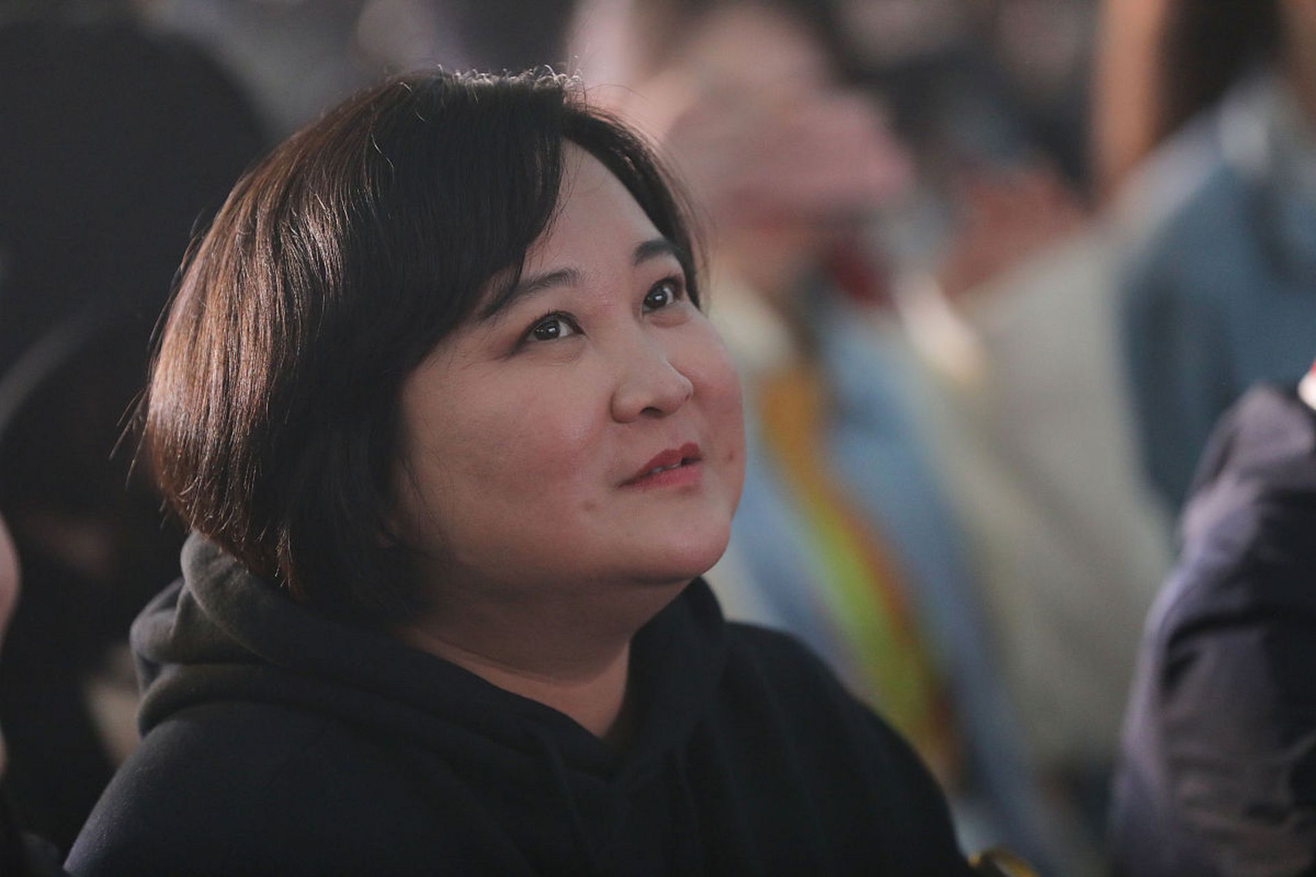 演员贾玲说,我怎么就胖了呢,都怪瞿颖,我们住一块,她就忽悠我,湖南菜