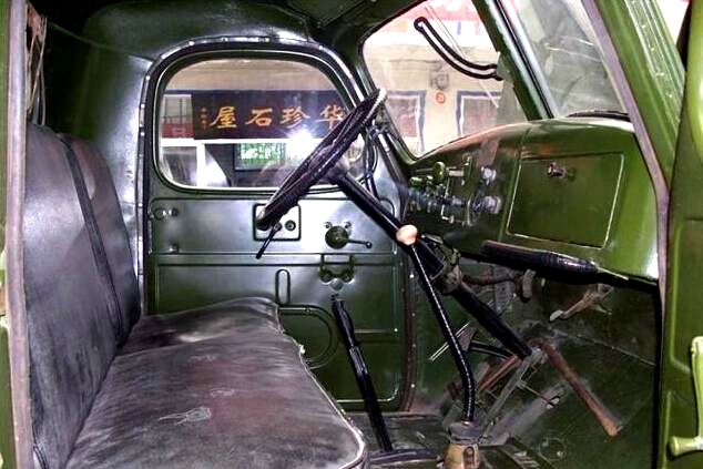 你见过手摇式点火,的第一款老解放牌汽车吗?百公里耗油要28l!