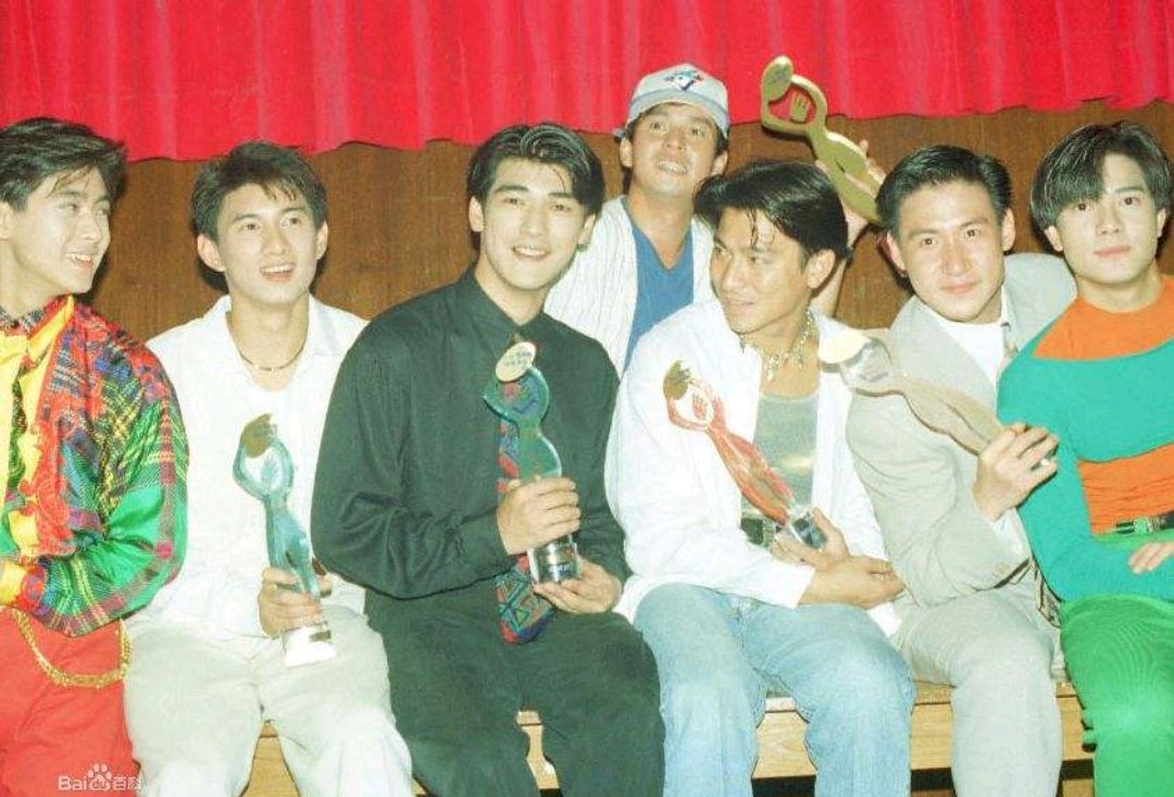 华语娱乐圈四小天王的长发造型:苏有朋最惊喜!最帅的还是他!