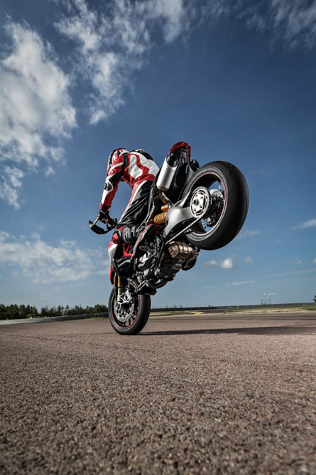 一身的玩乐基因2019杜卡迪hypermotard 950