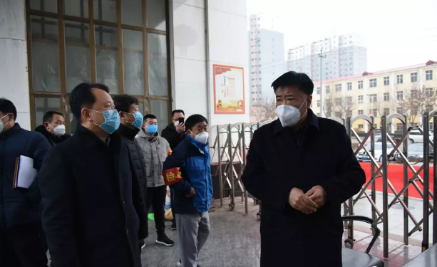 鞠世闻检查疫情防控工作