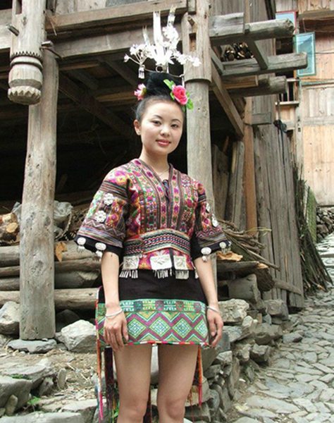 世界超短裙的鼻祖就在中国!这个民族爱穿短裙,长度只有16cm