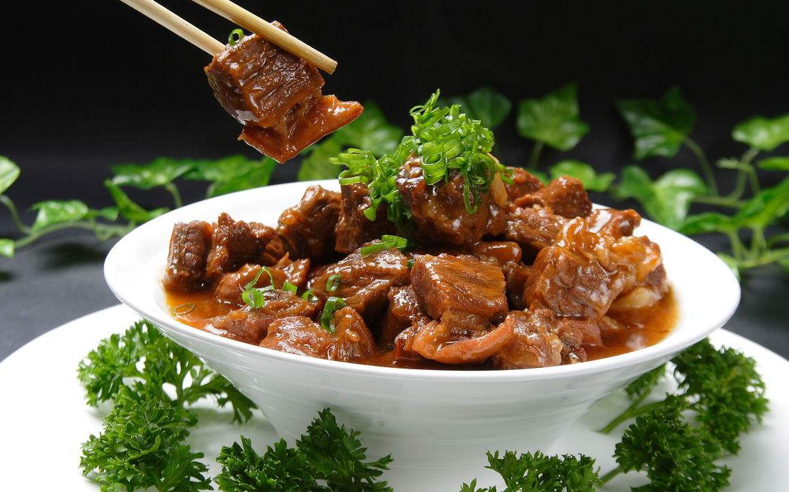 红烧牛腩的做法,特别好学!