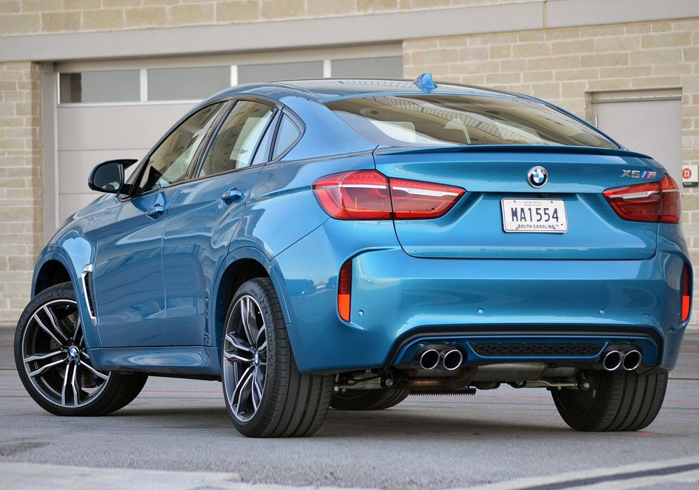 宝马x6 m的侧面最引人关注的无疑是贯穿车身的水平腰线,呈现一副稳重