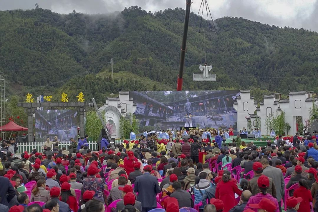 2018平遥大展生活馆作品在线展览 | 周建生《乡村旅游节》