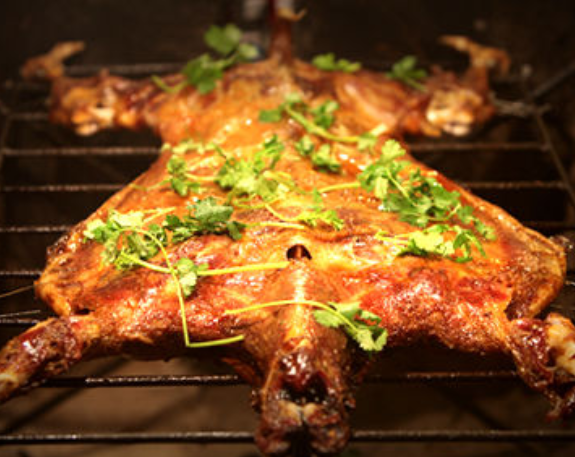 4只烤全羊想吃哪一只,测你在人生低谷时谁会拉你一把.