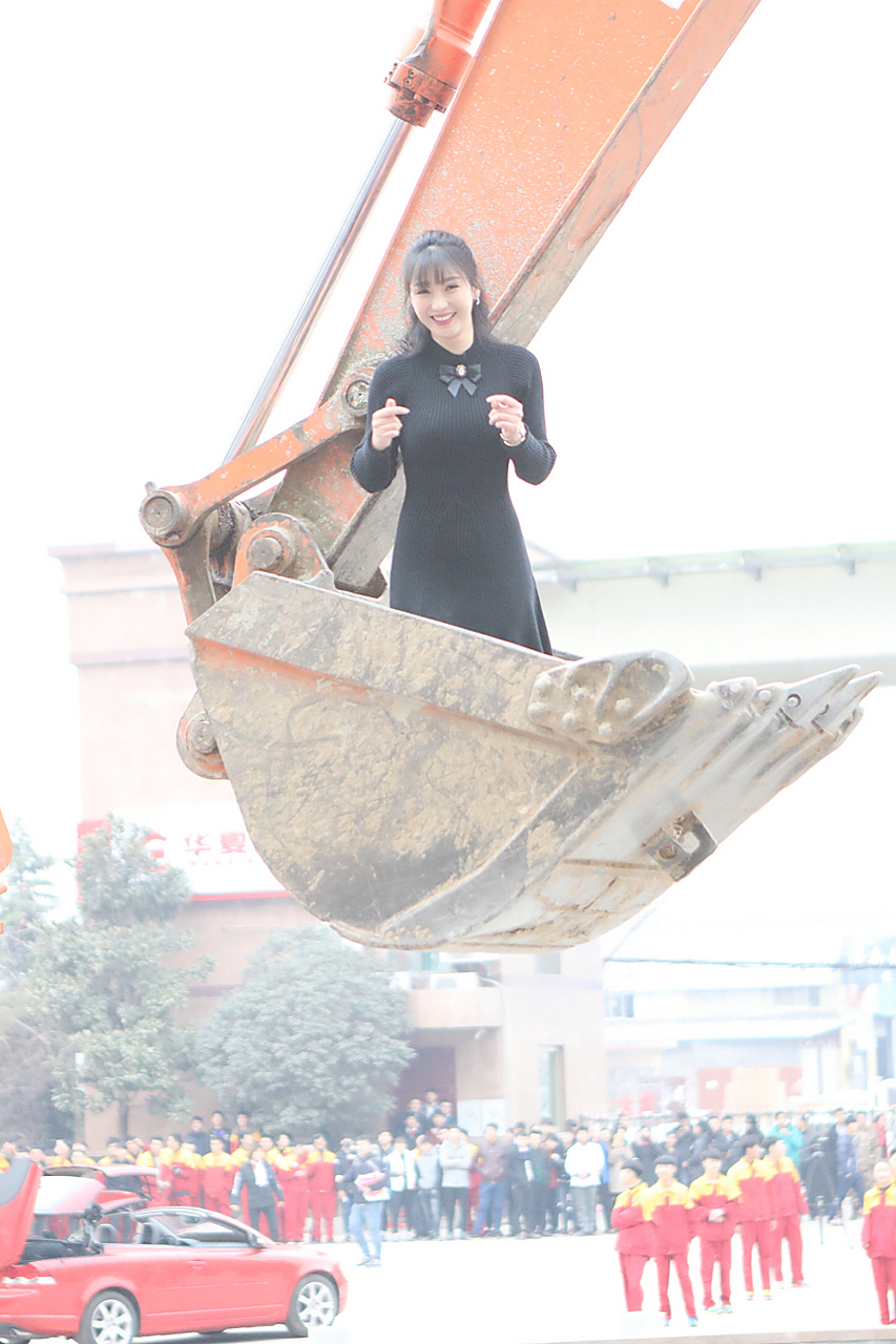 我在蓝翔苦修两年,然后转到新东方实习两年,最后在大学里刻苦学习两年