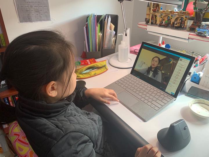 孩子在家上网课有三种表现="假勤奋",开学后成绩差距一目了然