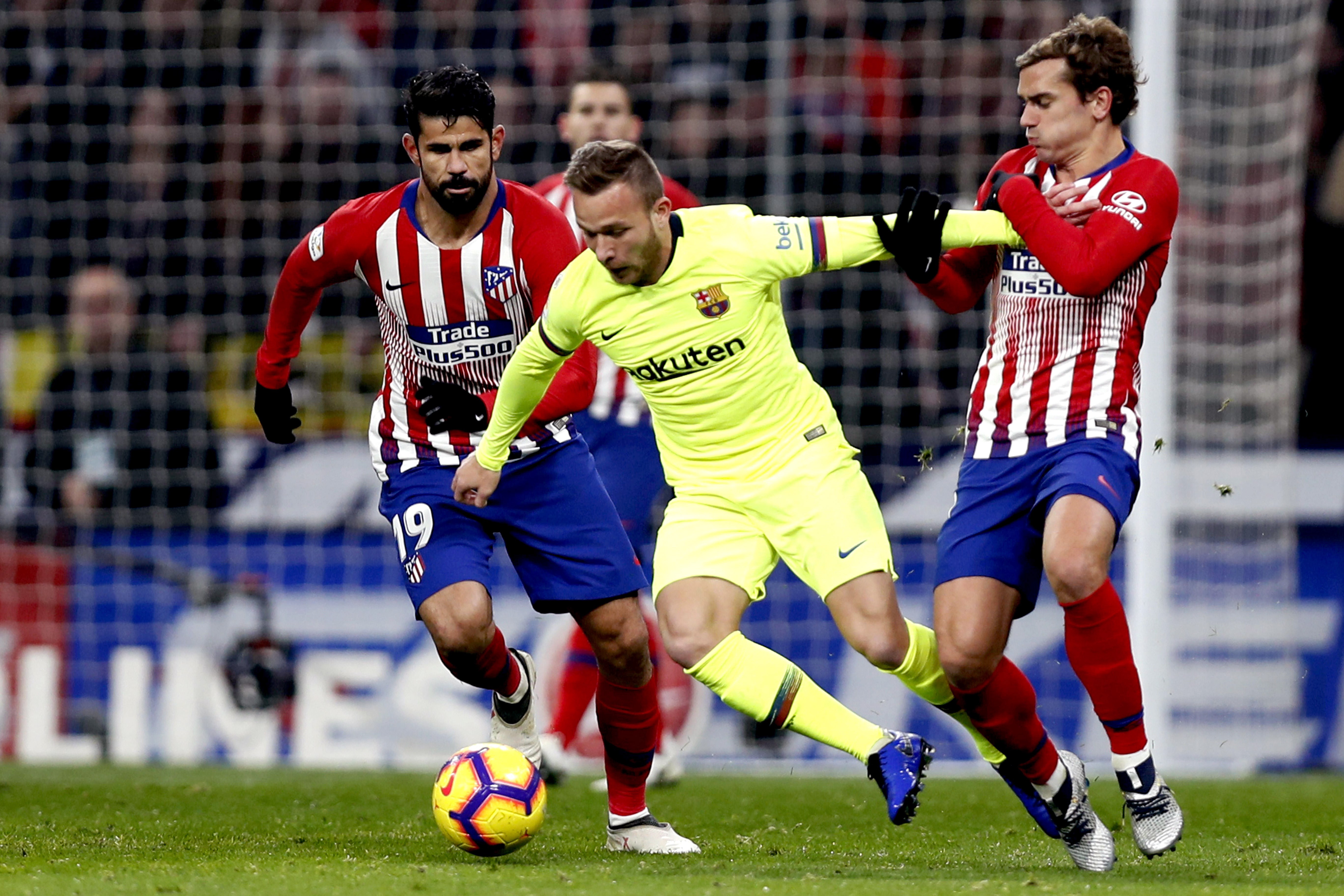 足球——西甲联赛:马竞战平巴萨