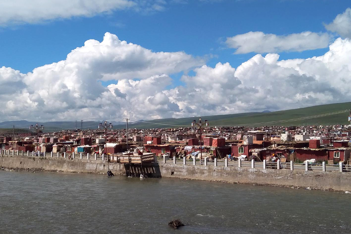 亚青寺,藏在高山之中的女性修行者聚集地,世界最大的觉姆区