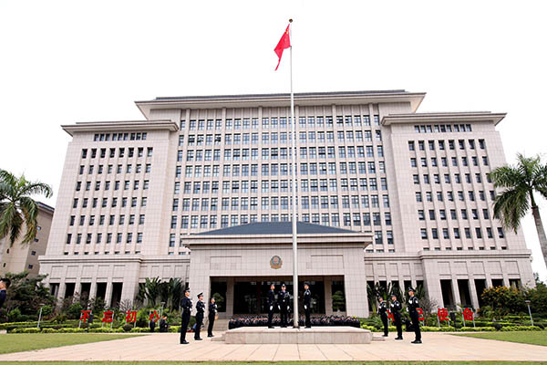 海口出入境边防检查总站举行升国旗迎新春活动激发前行力量