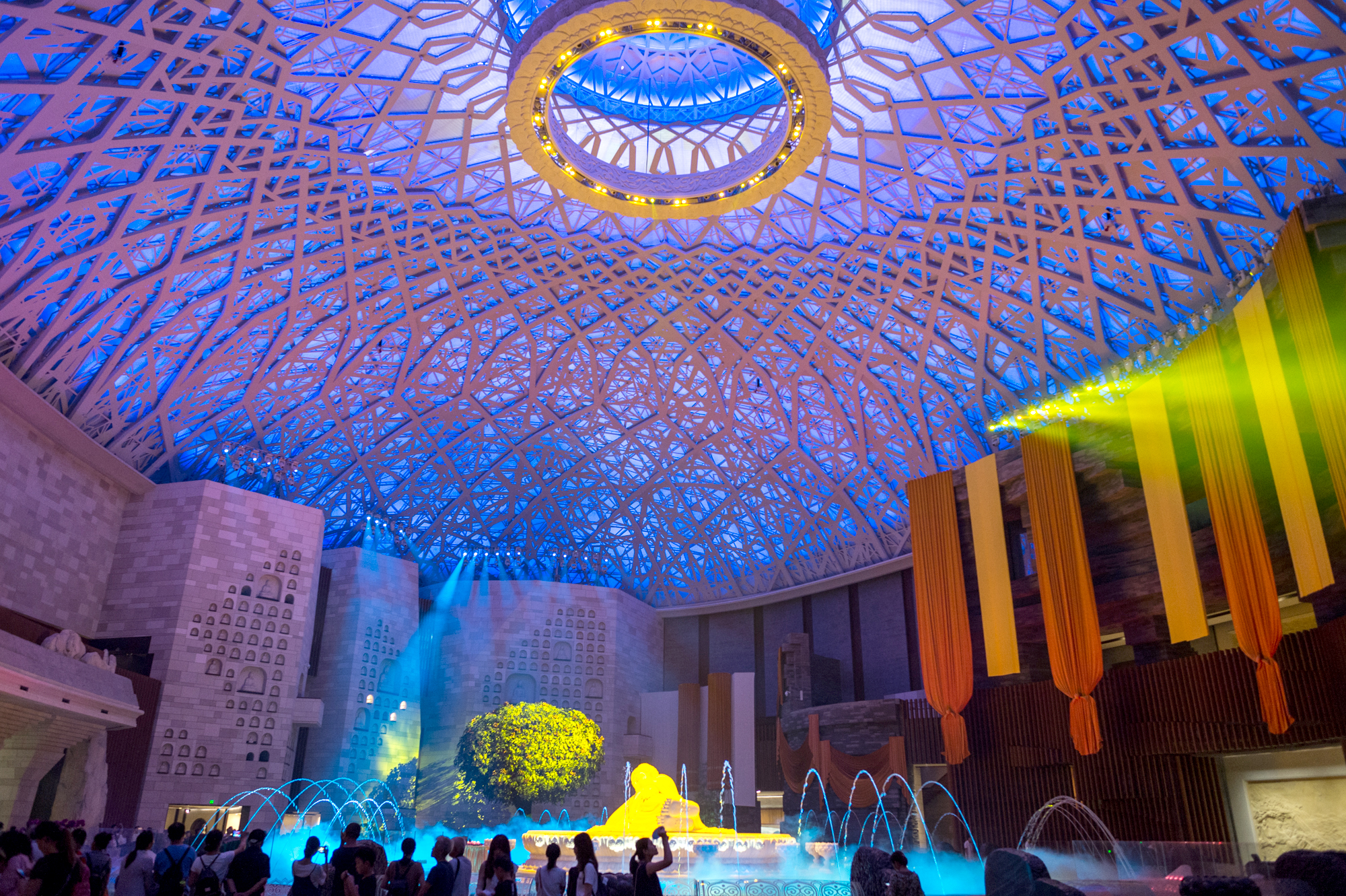 南京牛首山佛顶宫,耗资40亿占地900亩,到底有多"奢华"?