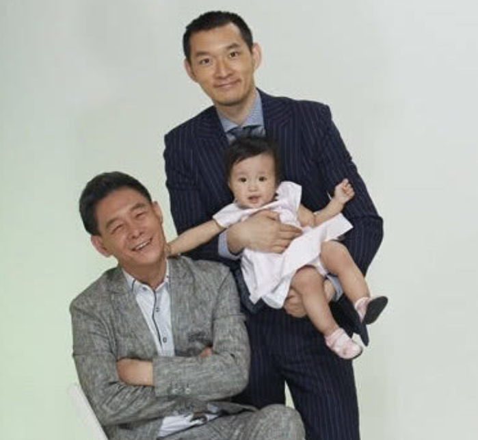 72岁实力派老戏骨李光复,儿子是他的骄傲,大眼孙女和他很像!