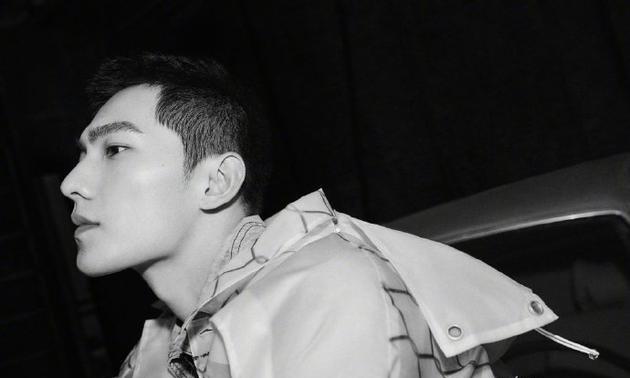 杨洋绿洲晒表现力超强大片 眼神干净坚定展侧颜杀