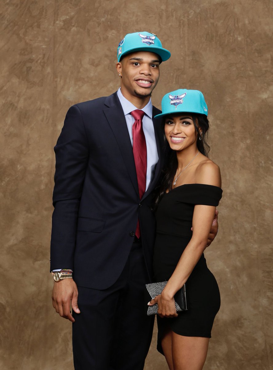 迈尔斯-布里奇斯女友晒照:谁抢走了风头