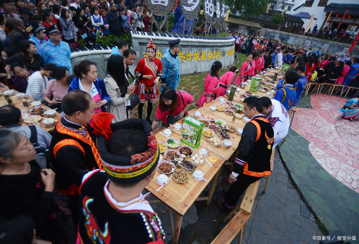 舌尖上的绿春:探寻哈尼长街宴的美食文化与独特风味