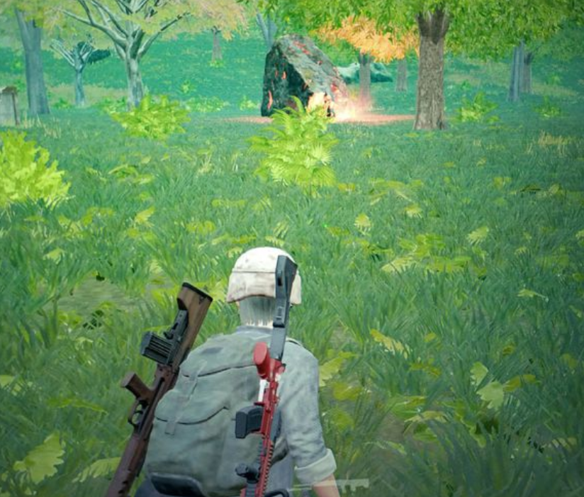 绝地求生:玩家在森林发现一颗"陨石",全身冒着火,他不敢靠近