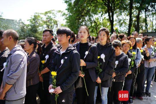 救火英雄张浩回家 长眠西昌烈士陵园